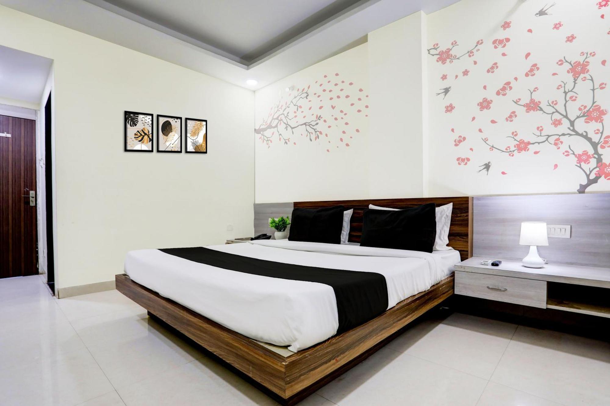 Super Townhouse Hoshangabad Road Near Aashima Mall Samarda Kaliasot Exterior photo